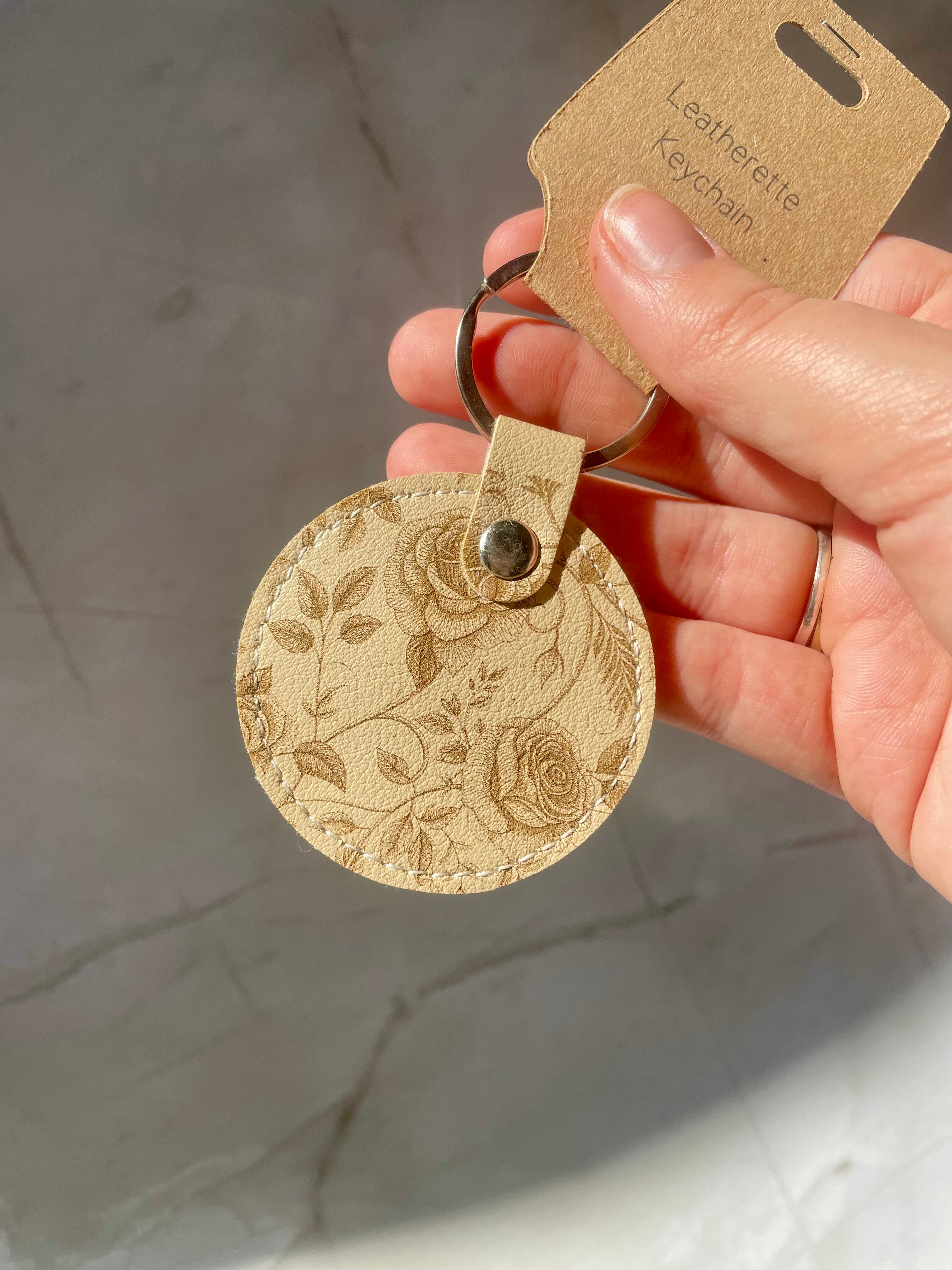 Mum “Powered by Love, Fuelled by Tea” Faux Leather Keychain – Floral Mum Gift