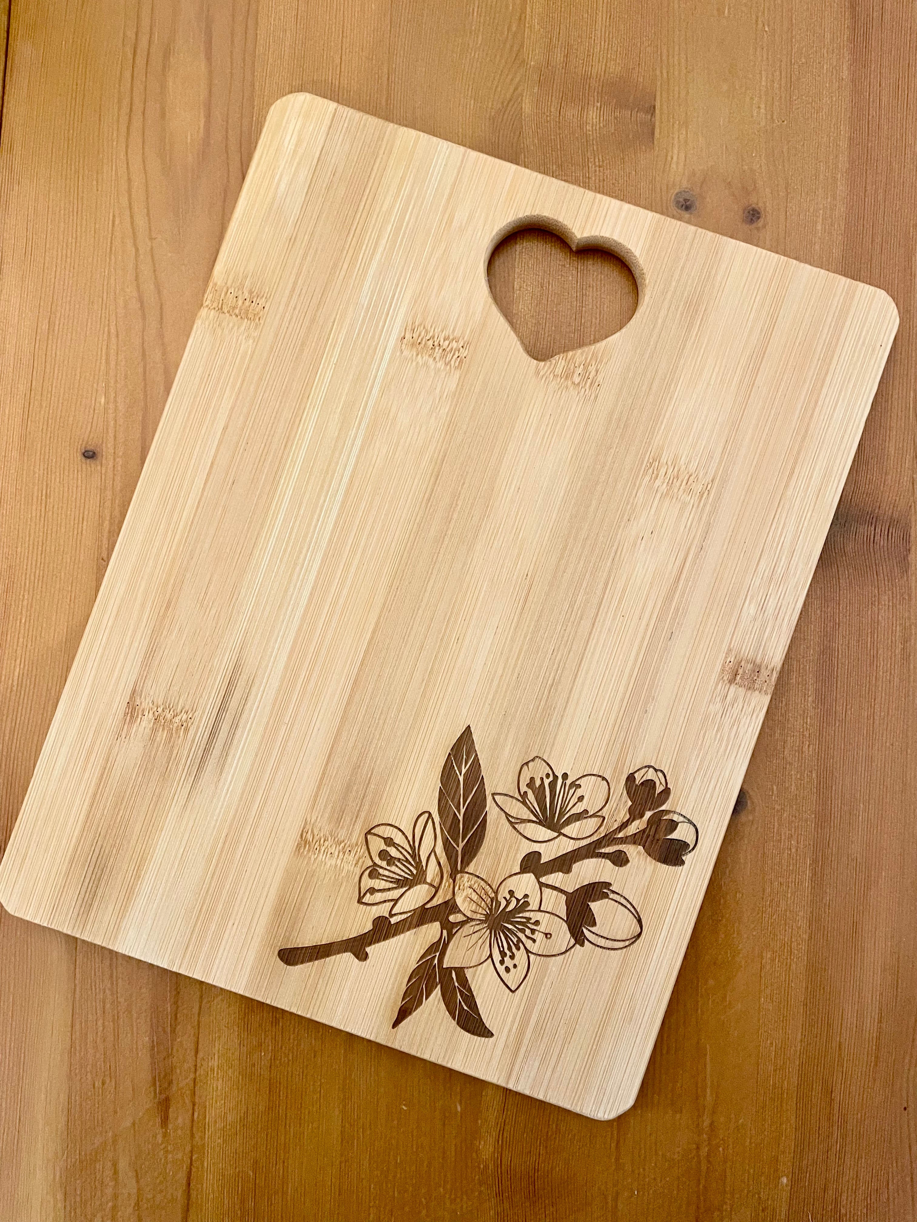 Floral Engraved Bamboo Chopping Board – Botanical Kitchen Decor