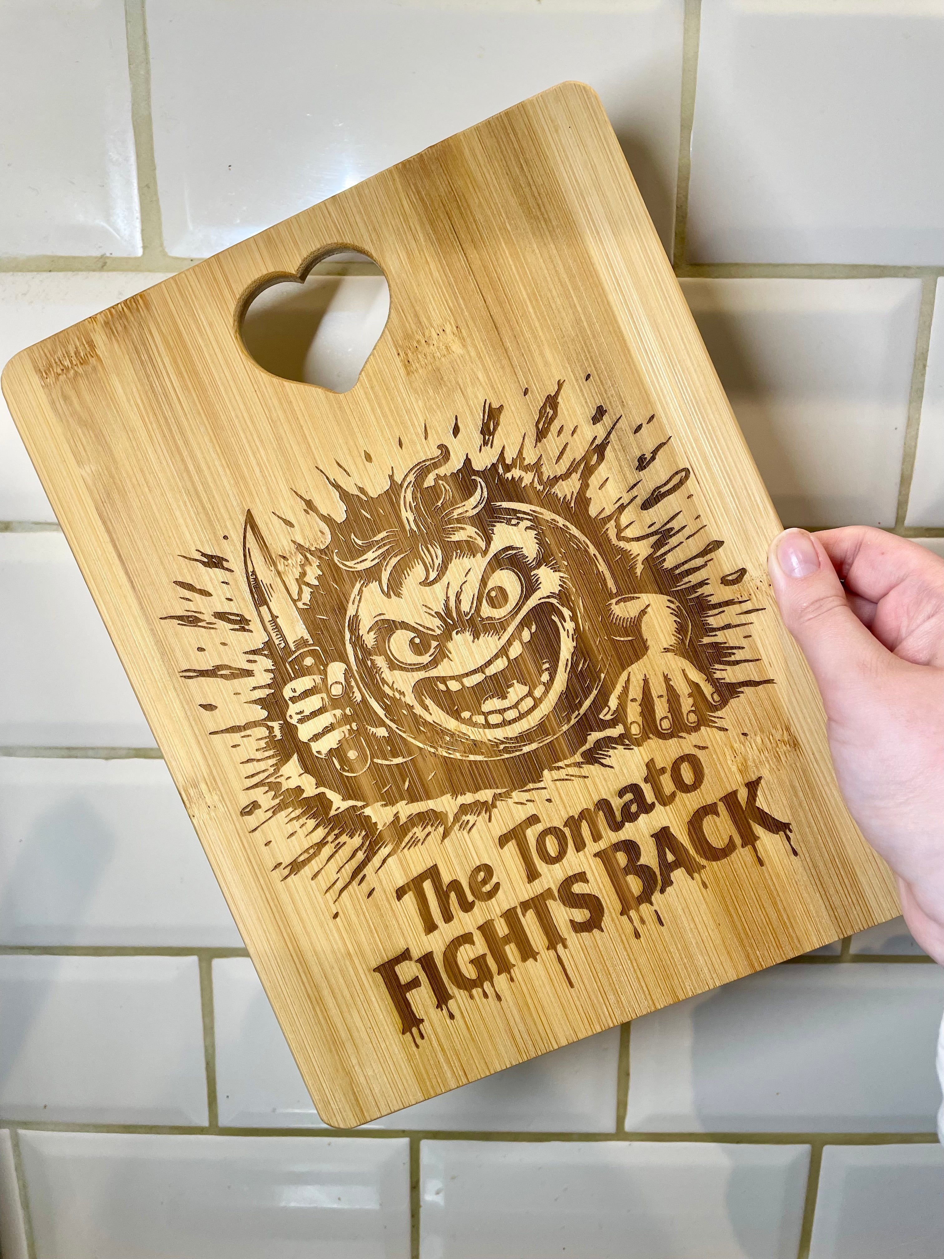 Funny Tomato Engraved Bamboo Chopping Board – “The Tomato Fights Back” Kitchen Gift