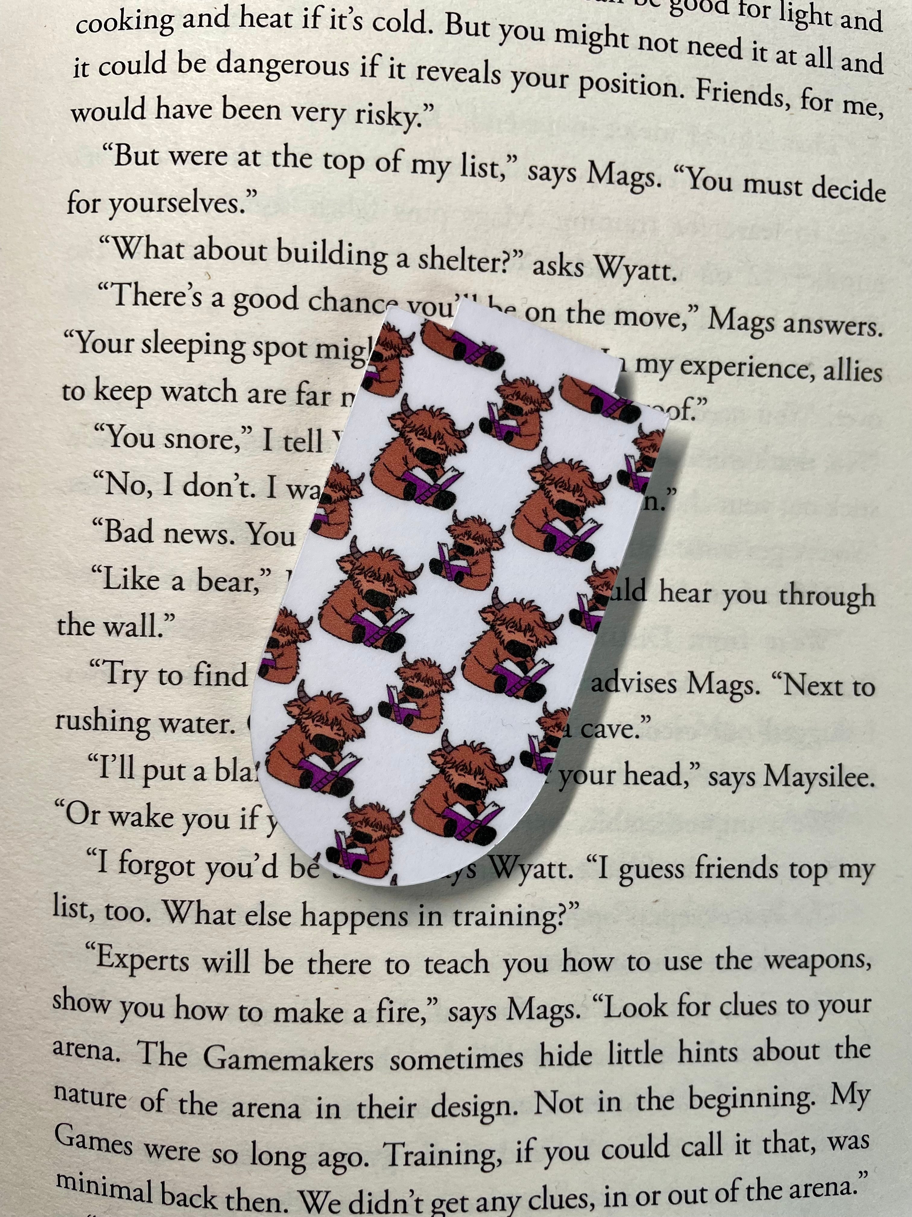 Highland Cow Reading - Magnetic Bookmark